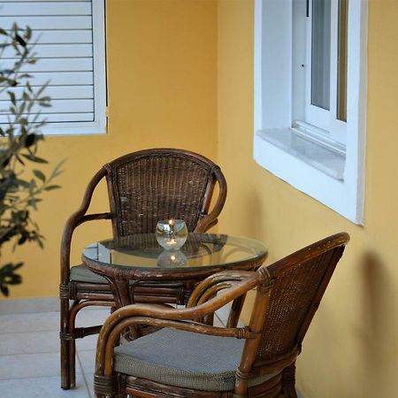 Raph'S Studios-Apts By The Sea Agia Marina Buitenkant foto
