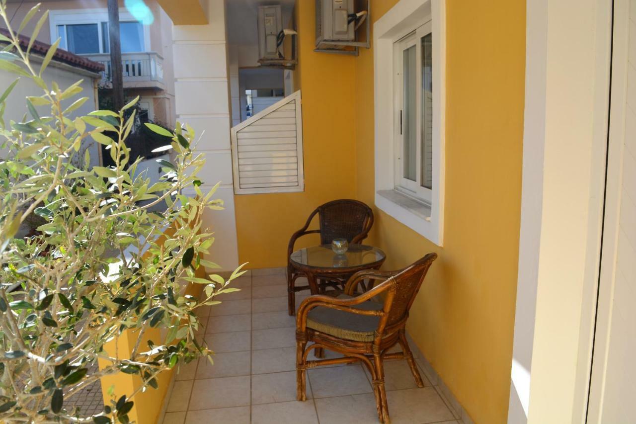 Raph'S Studios-Apts By The Sea Agia Marina Buitenkant foto