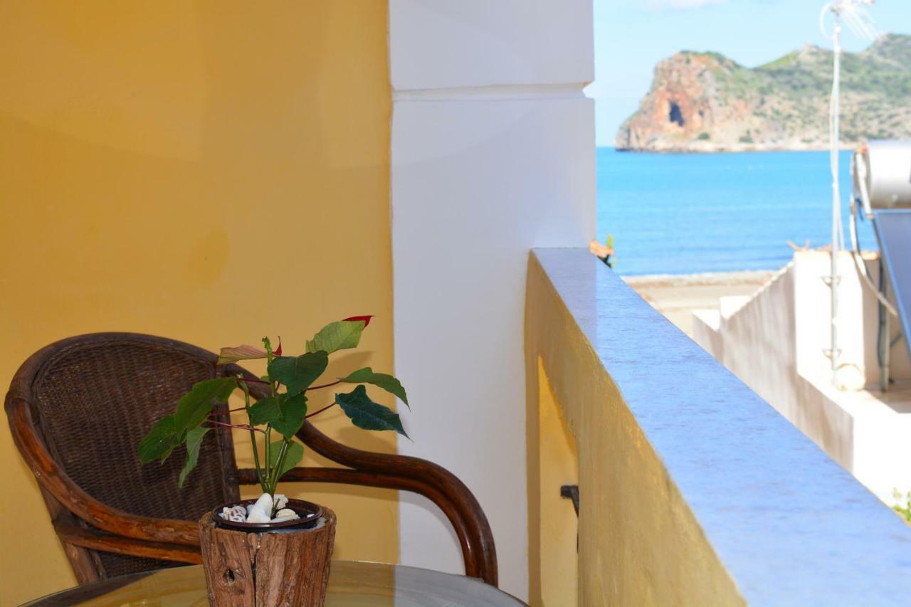 Raph'S Studios-Apts By The Sea Agia Marina Buitenkant foto